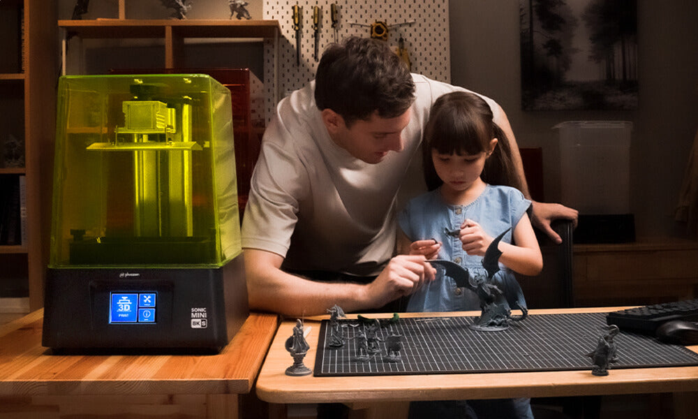 A father and his daughter enjoying Sonic Mini 8K S