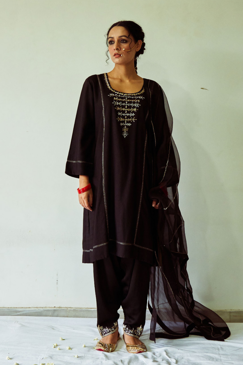 kala kurta salwar