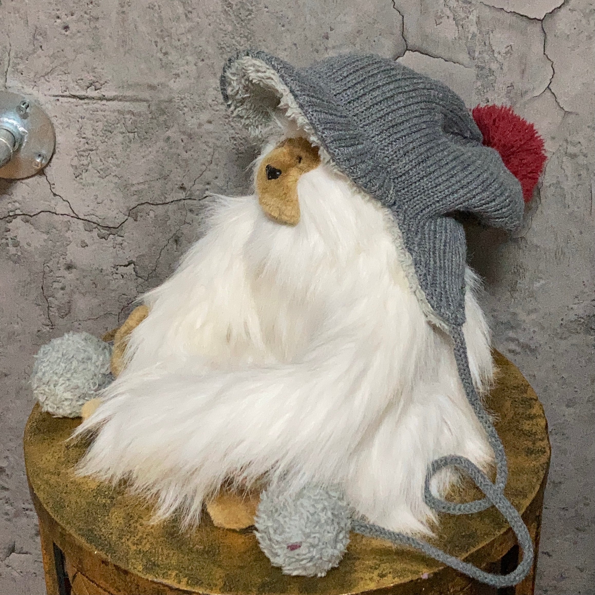 earmuffs pompom knit cap gray red – 雑居ビル
