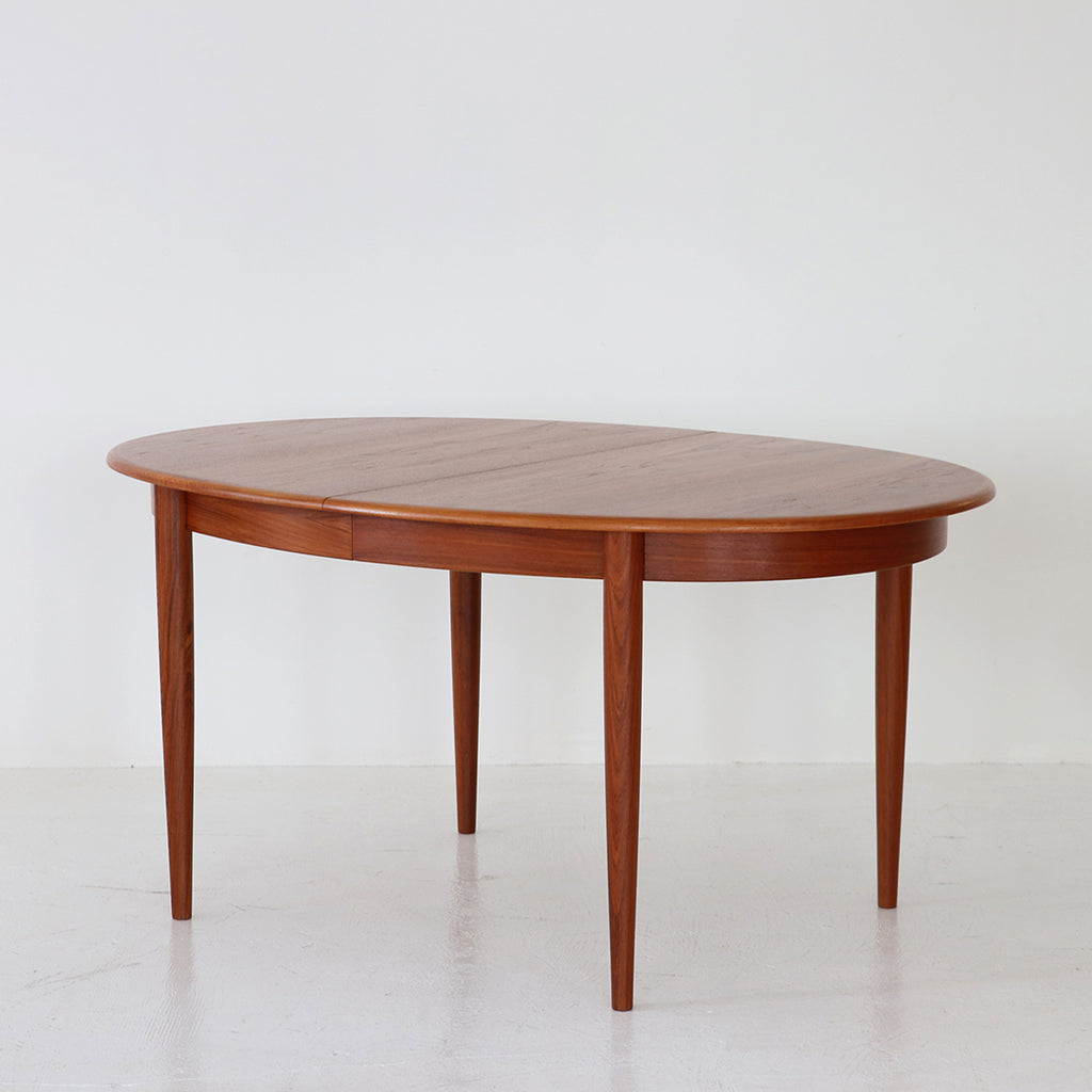 Dining table / Gudme Mobelfabrik