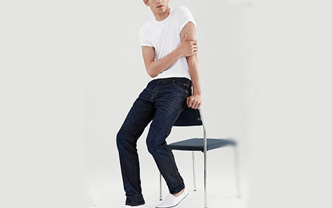 White -T-shirts -with -dark- blue -jeans