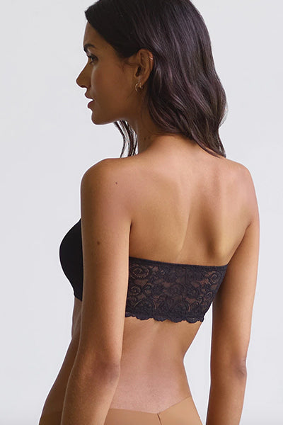 Commando's favorite women's double-take bandeau combines luxe, raw-cut Italian microfiber with custom engineered lace for styles that are as comfortable as they are beautiful. The Commando beandeau is a must-have for off-the-shoulder styles or drape tanks!