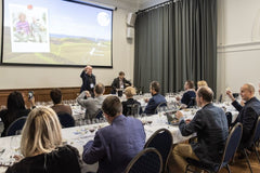 Oz Clarke presenting a wine masterclass at the Wines of NZ tasting