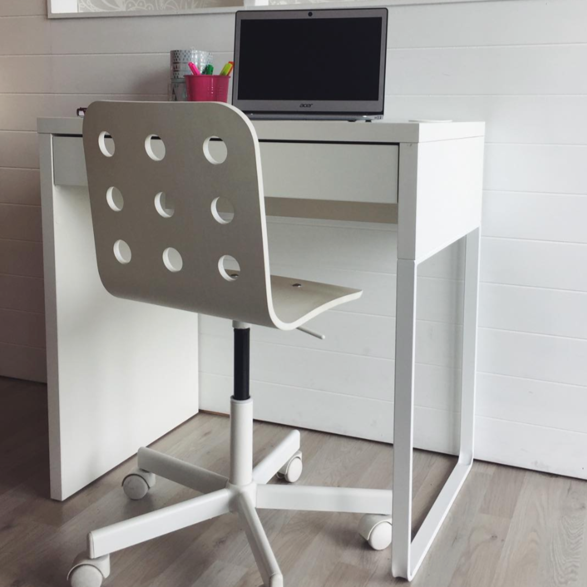 Ikea Micke Desk 73x50cm White Nordic Chill
