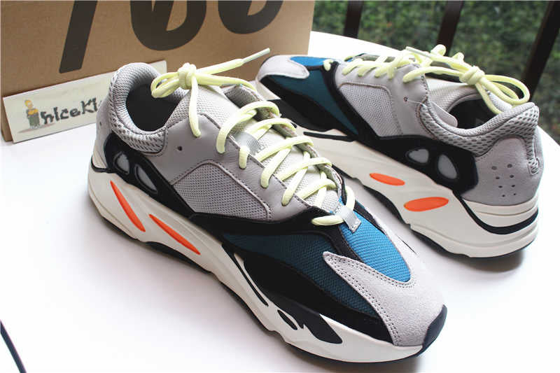 yeezy 700 heel