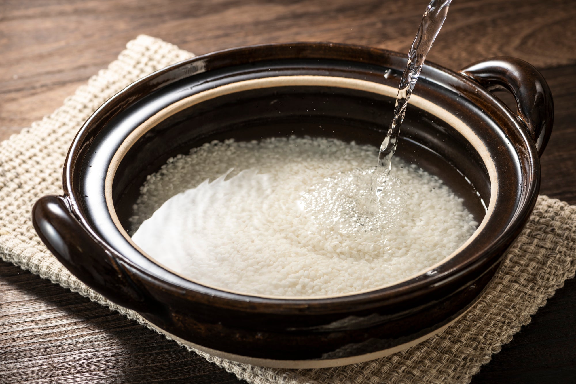 cooking rice in donabe