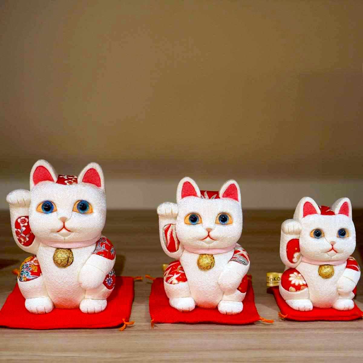 Lucky Cat Figurines Chinese Feng Shui Oriental Collecting Fortune Sitting  Foot