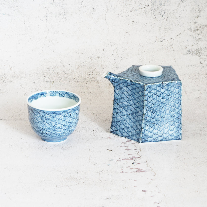 HIRADO SHOZAN GOKAKU-BIN & SAKAZUKI SEIKAIHA 2-PIECE SAKE SET