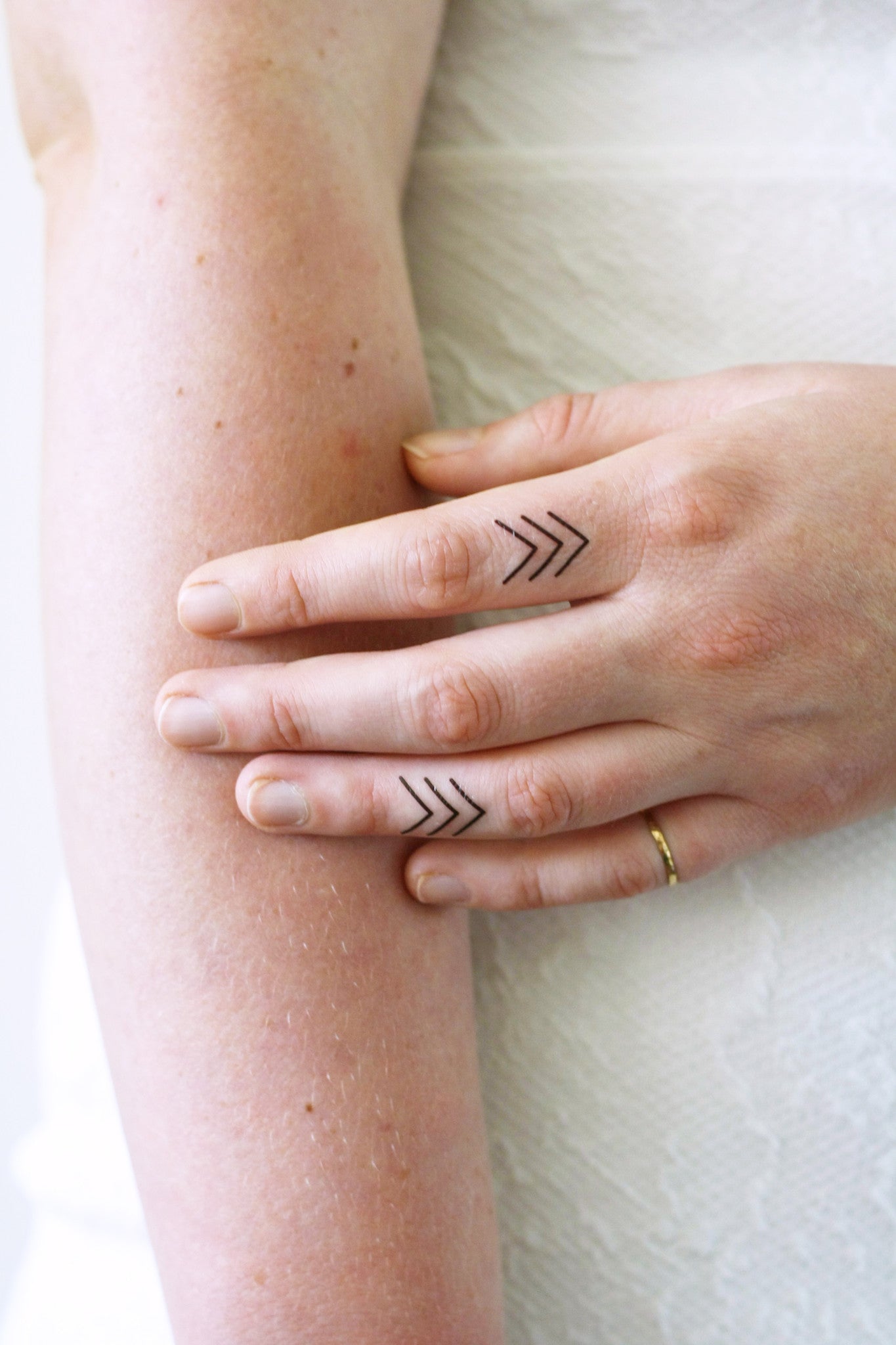 Small arrow finger tattoo (4 pieces) – Temporary Tattoos by Tattoorary