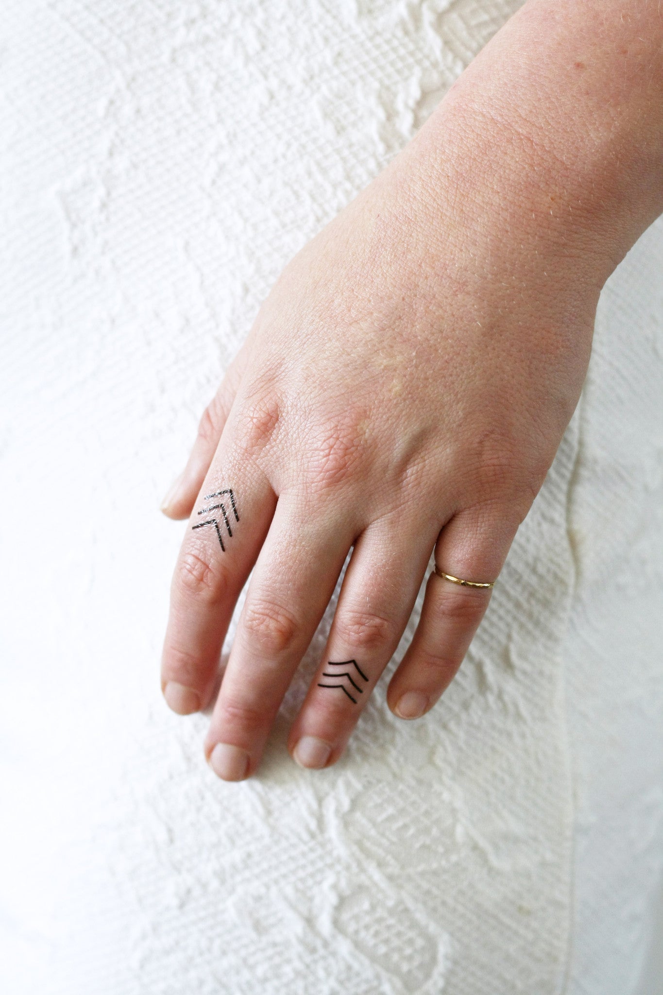 Small arrow finger tattoo (4 pieces) – Temporary Tattoos by Tattoorary