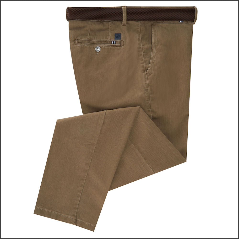 Douglas Sterling Beige Chinos<>