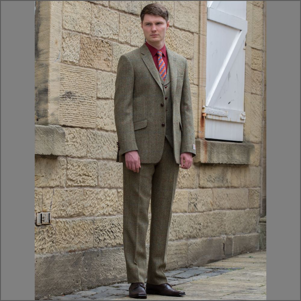 Harris Tweed Beige/Olive Herringbone 3pc Suit>