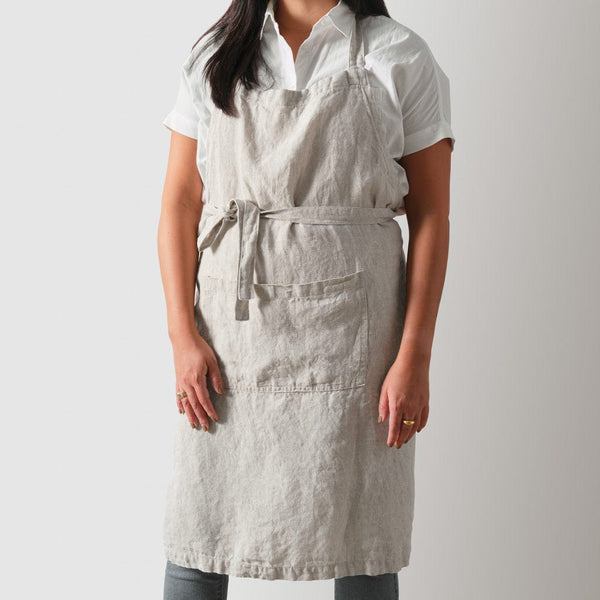 https://cdn.shopify.com/s/files/1/0438/1069/products/Bihu_Linen_Apron_Flax_1_600x600.jpg?v=1701730348