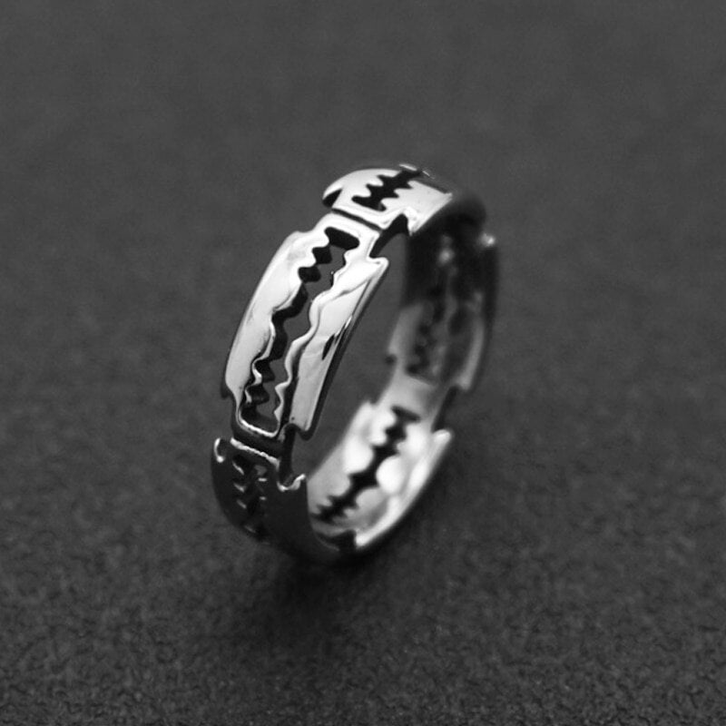 Vintage Bladed Ring – TheNineOneOne