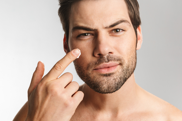 man applying eye cream for men, urth