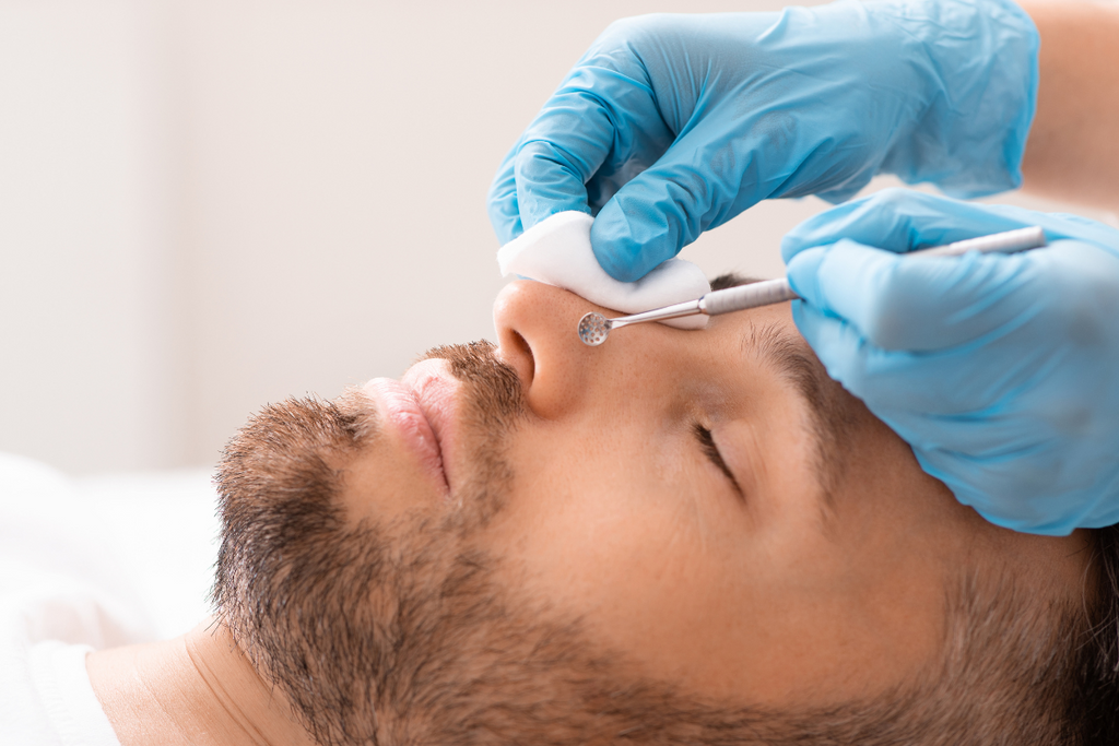 men's skincare extraction during a men's facial, urth