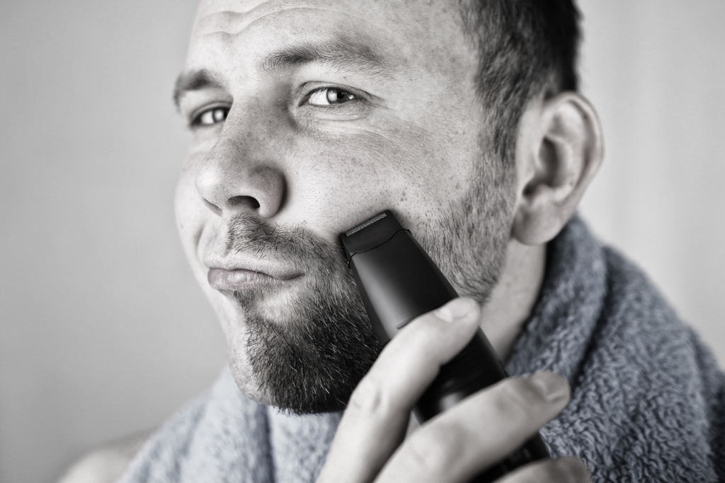URTH'S exfoliating face scrub for men for ingrown hair