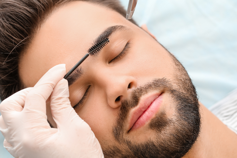 Shaping the perfect men's eyebrows