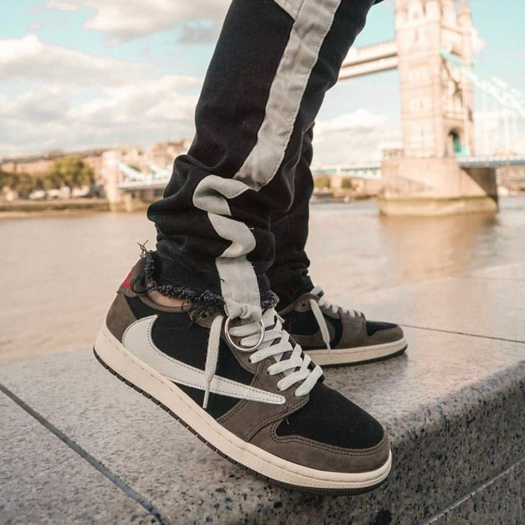 jordan retro 1 travis scott