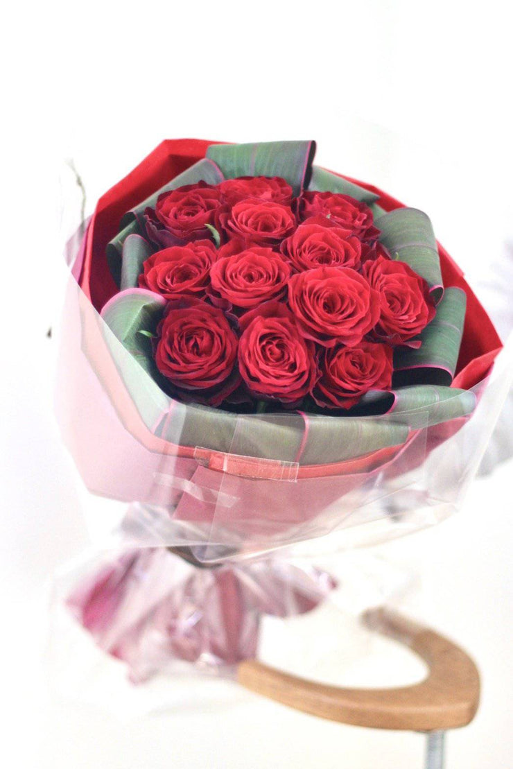 プロポーズやバレンタインに ダズンローズ 12本のバラの花束
