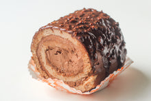Load image into Gallery viewer, Magnum Chocolate Roll チョコレートロールケーキ
