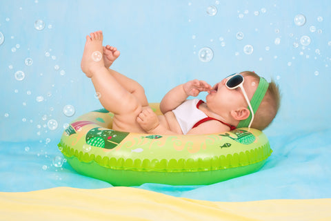 Newborn baby photoshoot ideas: bubble party