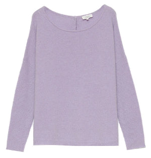 Achetez le look. Des vêtements de détente confortables. Le pull oversize lilas avec bouton au dos de Grace & Mila et le joli jogger blanc de Grace & Mila. Une jolie tenue pour votre dimanche paresseux. Achetez les plus beaux vêtements pour femmes tendance de la boutique en ligne Aniek Wijchen en ligne. Vêtements durables. Commandé aujourd'hui, livré demain