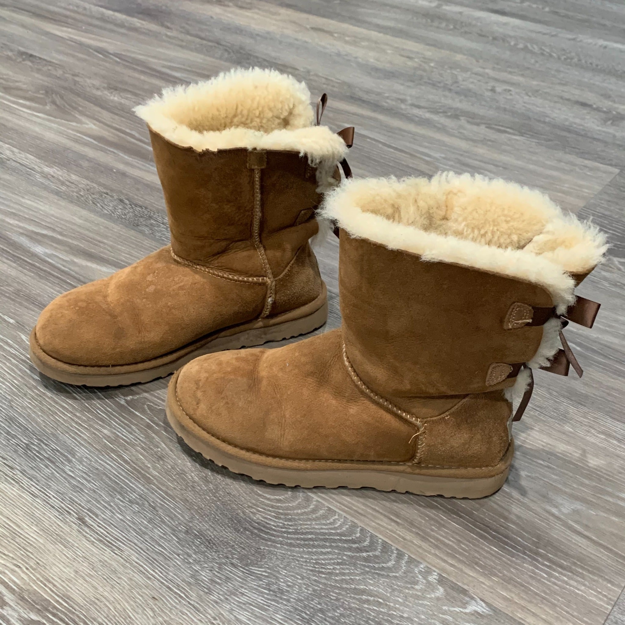 used bailey bow uggs