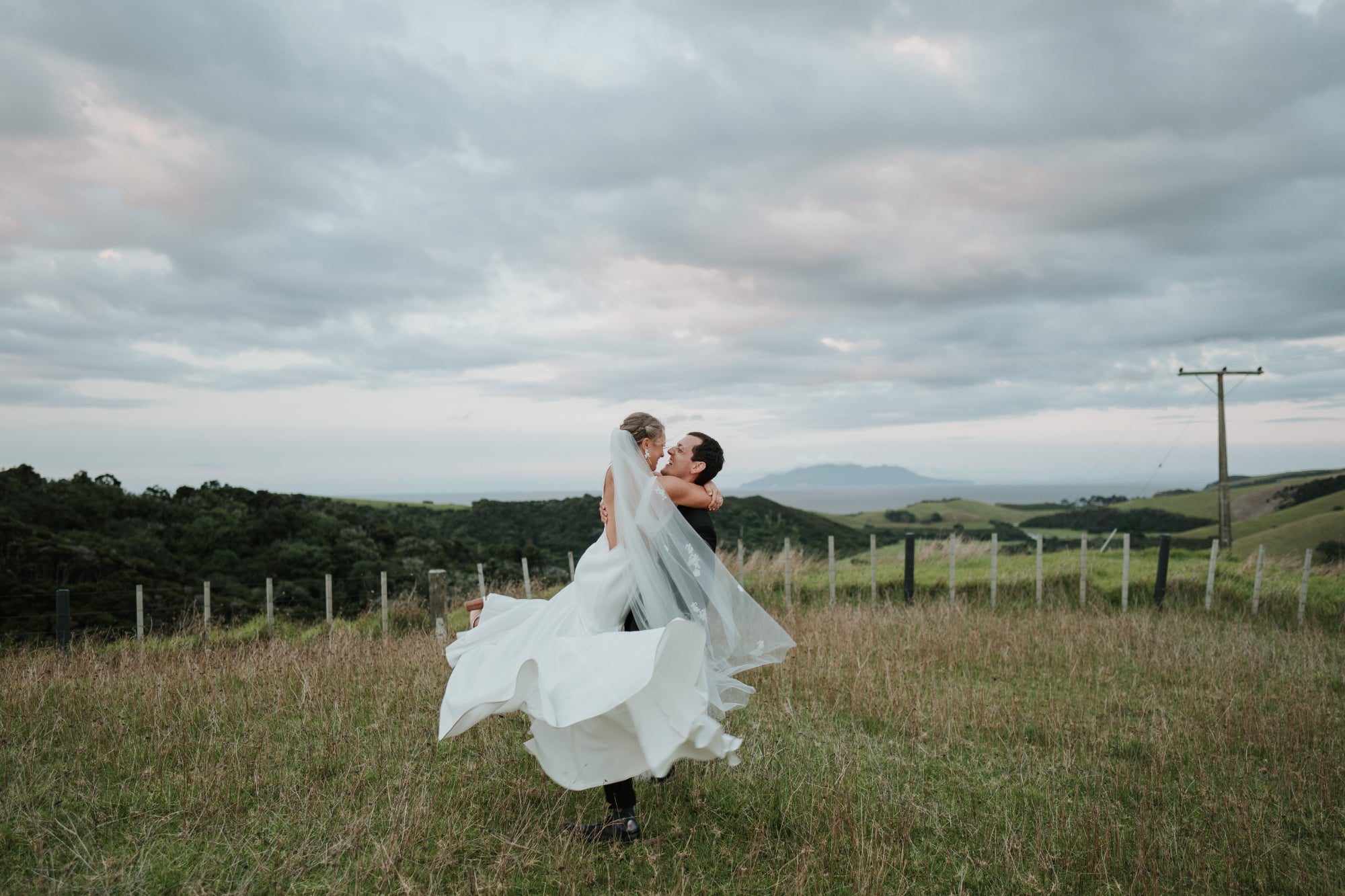 Mandy and Matt wedding | Tawharanui Beach | The Paper Gazelle