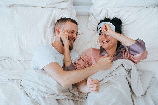 Beneficios de dormir en pareja y tips para dormir mejor en pareja