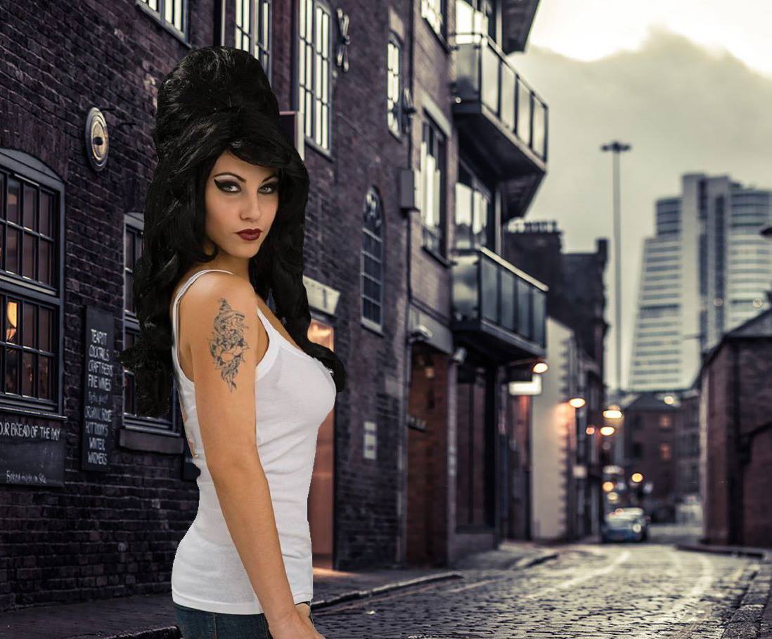 amy-winehouse-costume-set.jpg