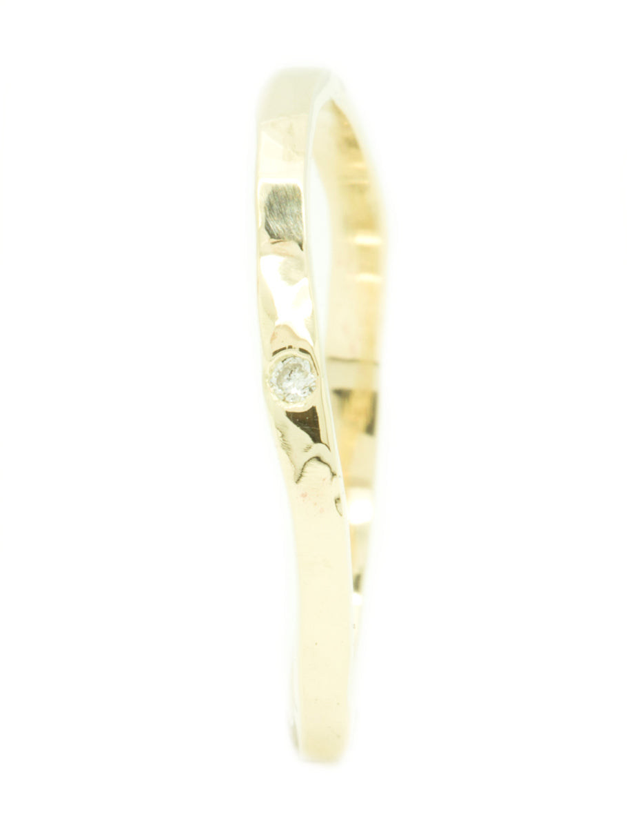 G koppeling Malen Gouden gehamerde organische ring met diamant | Handgemaakt & Fairtrade |  Nanini Jewelry | Handgemaakte Fairtrade Sieraden | Amsterdam