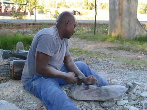 Stone artist and craftsman Lovemore Bonjisi.