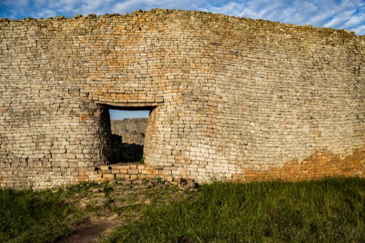 Massive stone wall with window in the middle at Great Zimbabwe