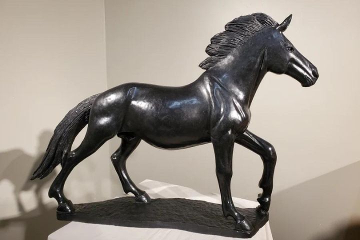 Zimbabwean artist Taurai Maisiri's glossy black artwork "Regal," depicting a realistic horse carved from springstone