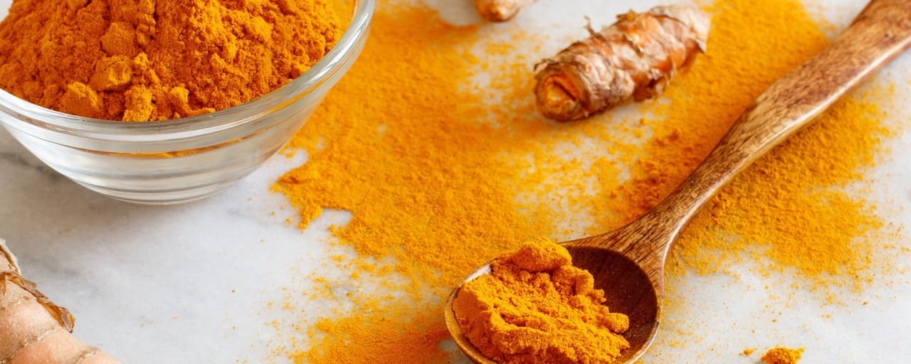 Bienfaits et atouts santé du curcuma, plante et épice