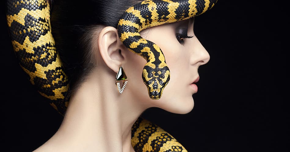 visage femme serpent