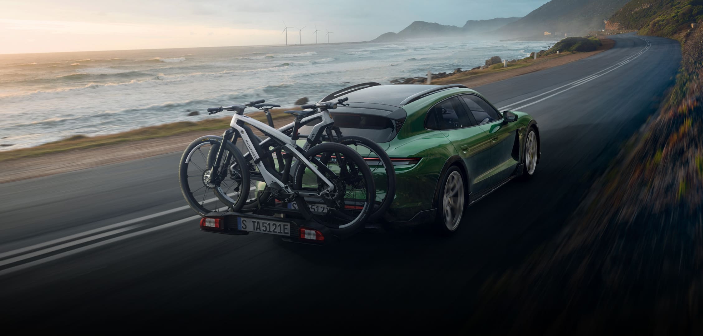 Porsche Cayenne with eBikes