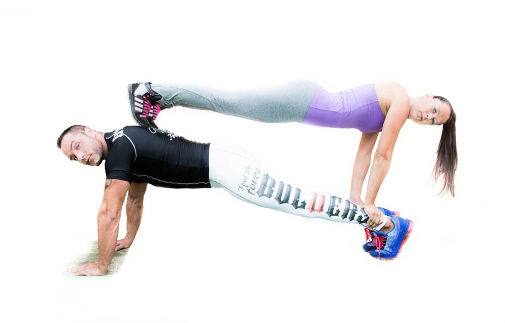 33fuel couples who sweat together stay together - partner plank