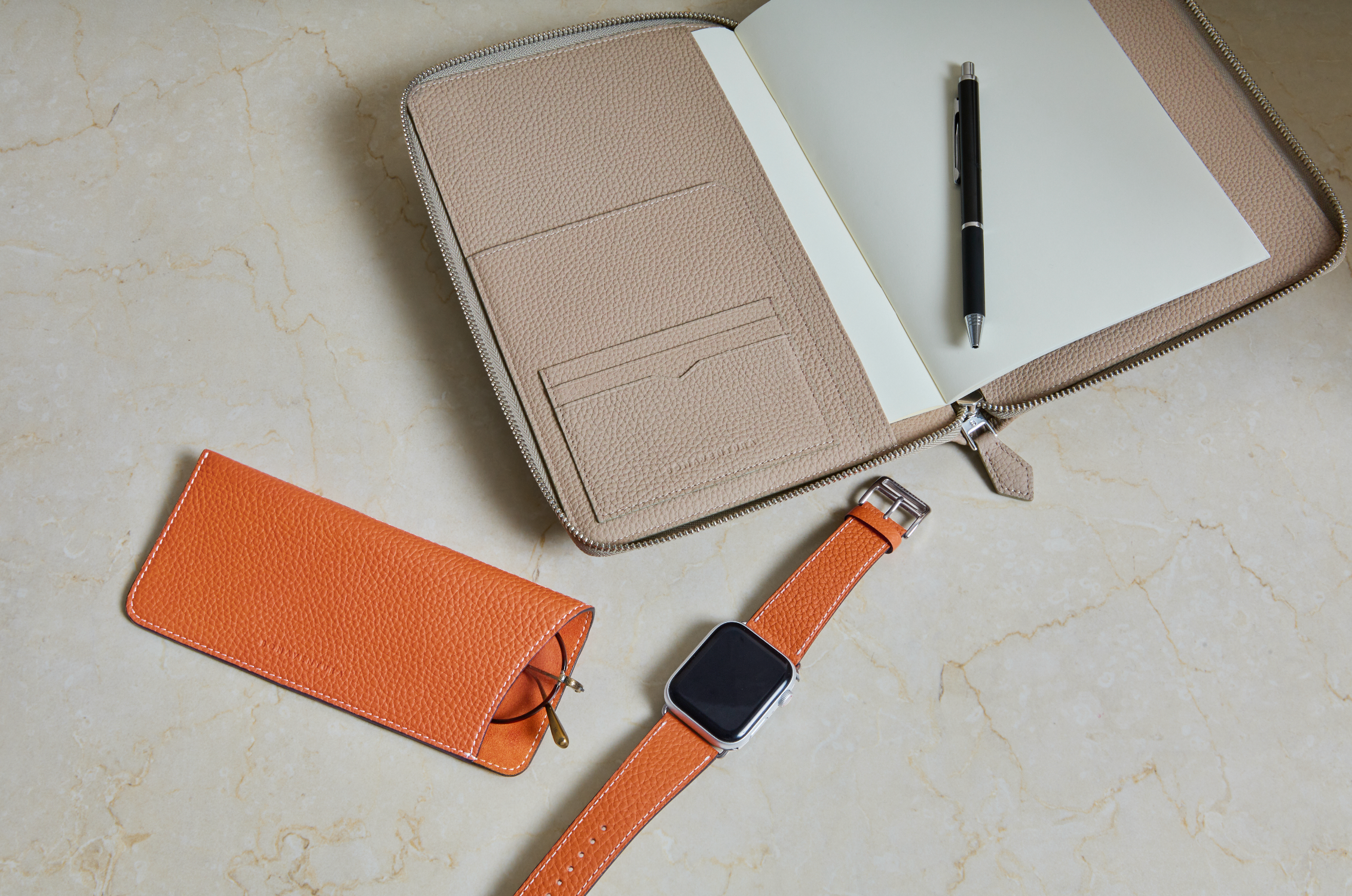 High-quality leather accessories from BONAVENTURA made from natural full-grain leather.