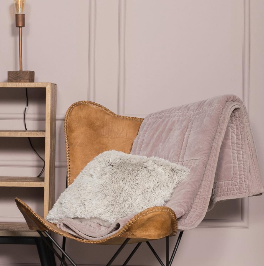 Newgrange seat with pillow
