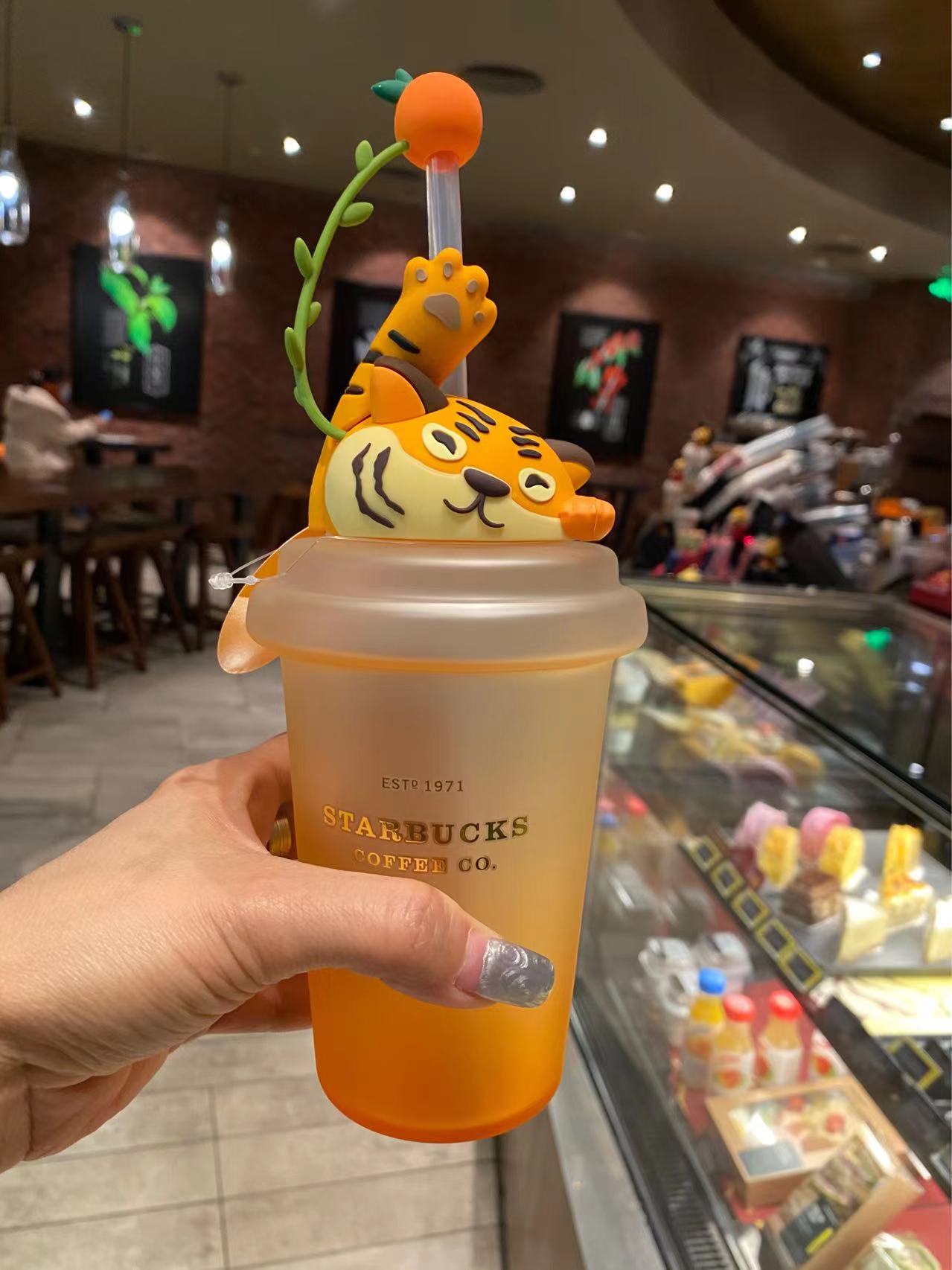 2022 New Starbucks Cups Cute Tiger 20oz Glitter Orange gradient