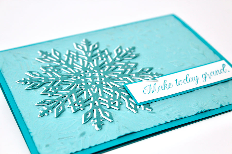 Ghosting with Die Cuts Technique Card #clubscrap #sizzix #diecut #ghosting #embossing #cards #winter #snowflakes