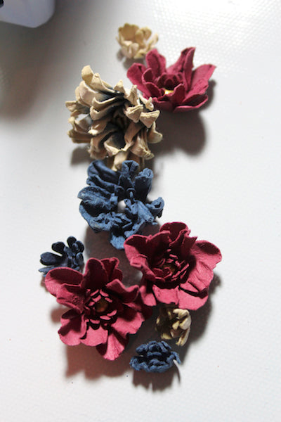 Ivy League Mini Tag #paperflowers #clubscrap #tag #embossresist