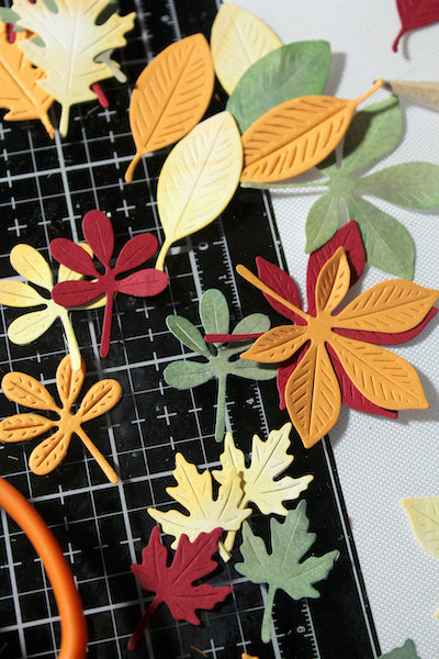 Leaf Wall Hanging Falling Leaves Collection #clubscrap #wallhanging #homedecor #paperflowers #sizzix #diecuts 