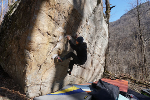 Jacquie Des Rosiers bouldering at niagara glen