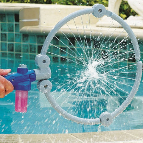 anneau de douche pour chien en action avec de l'eau 