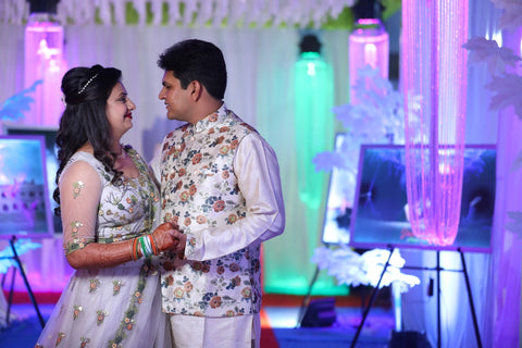 Indian couple posing at reception stage. | Photo 261263