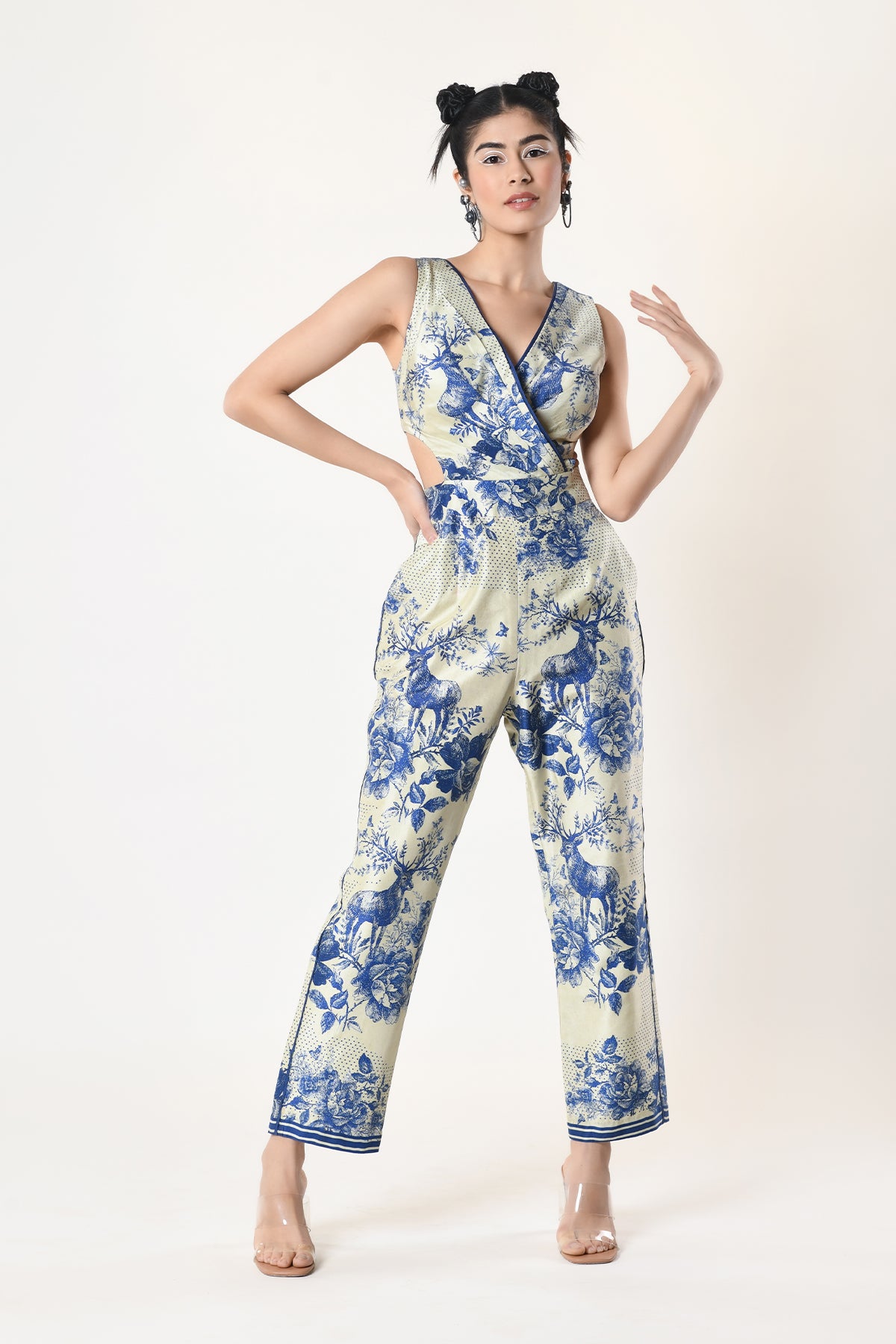 Cut-out long party jumpsuit for graduations | INVITADISIMA