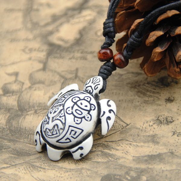 Pendentif reptile en bois